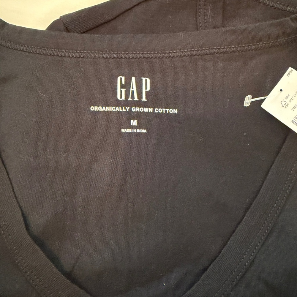 Gap BUNDLE 3 Organic Cotton VintageSoft V-Neck T-Shirt - Picture 10 of 15